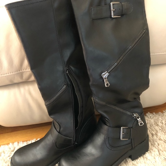 Like new Mossimo Supply leather boots - Picture 2 of 8